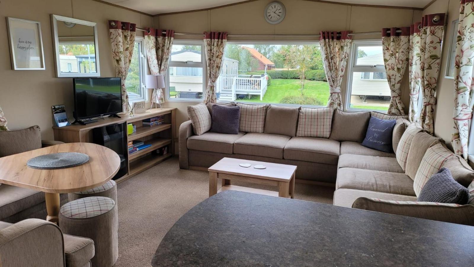 Tattershall Lakes Kingfisher Caravan 8 Berth With Hot Tub & Wifi Екстер'єр фото