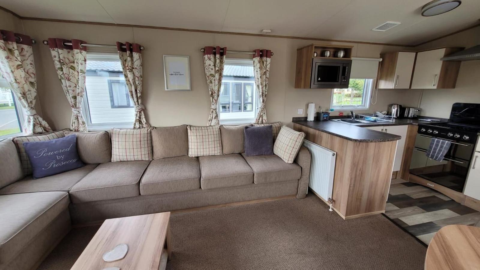 Tattershall Lakes Kingfisher Caravan 8 Berth With Hot Tub & Wifi Екстер'єр фото