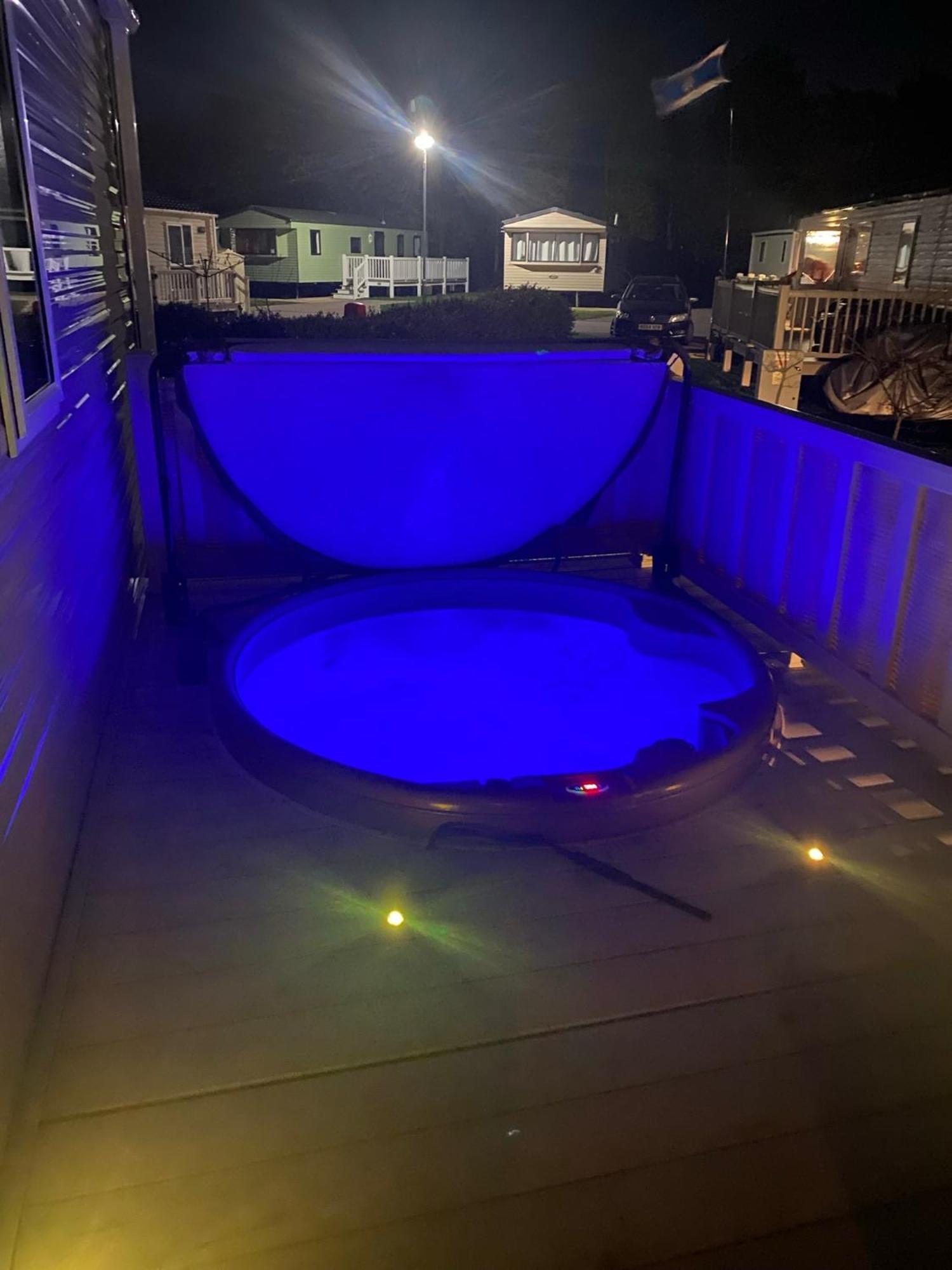 Tattershall Lakes Kingfisher Caravan 8 Berth With Hot Tub & Wifi Екстер'єр фото