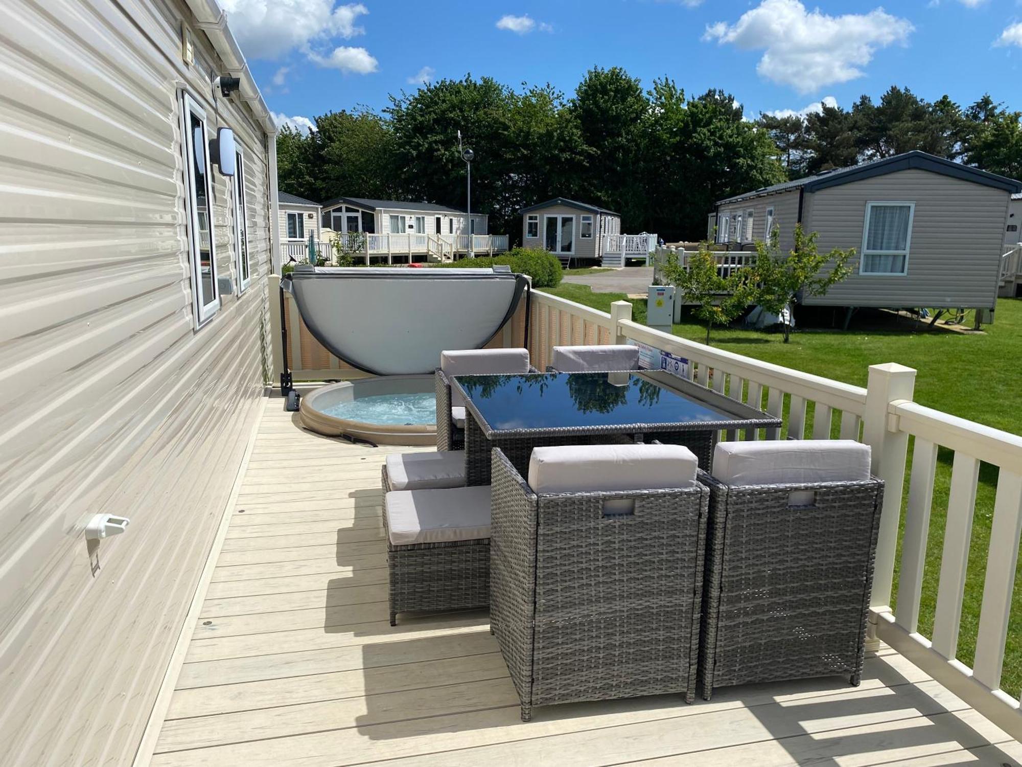 Tattershall Lakes Kingfisher Caravan 8 Berth With Hot Tub & Wifi Екстер'єр фото