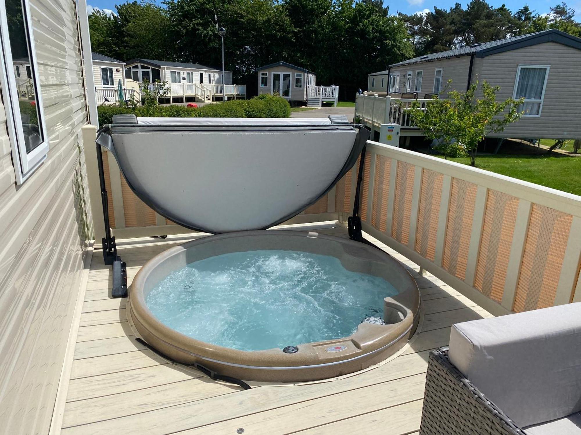 Tattershall Lakes Kingfisher Caravan 8 Berth With Hot Tub & Wifi Екстер'єр фото